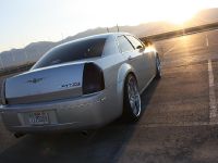 Chrysler 300C V10 (2010) - picture 2 of 18