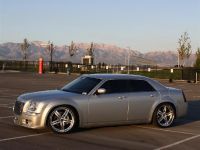 Chrysler 300C V10 (2010) - picture 8 of 18