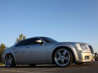 Chrysler 300C V10ch (2010) - picture 14 of 18