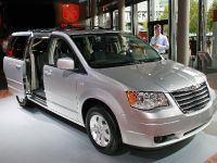 Chrysler Grand Voyager Frankfurt (2011) - picture 2 of 3