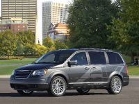 Chrysler Town & Country EV (2010) - picture 2 of 5