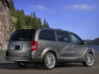 Chrysler Town & Country EV (2010) - picture 3 of 5