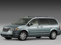 Chrysler Town & Country (2008) - picture 1 of 4