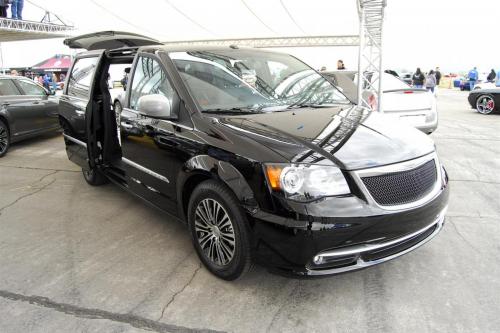 Chrysler Town&Country S Concept (2011) - picture 1 of 1