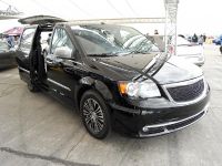 Chrysler Town&Country S Concept (2011) - picture 1 of 1