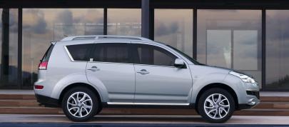 Citroen C-Crosser (2007) - picture 4 of 6