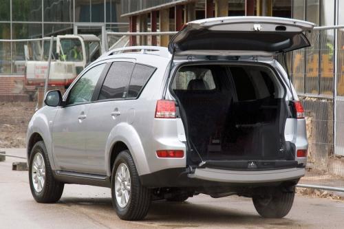 Citroen C Crosser (2009) - picture 1 of 3