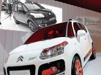 Citroen C3 Picasso at the Paris motor show (2008) - picture 1 of 2