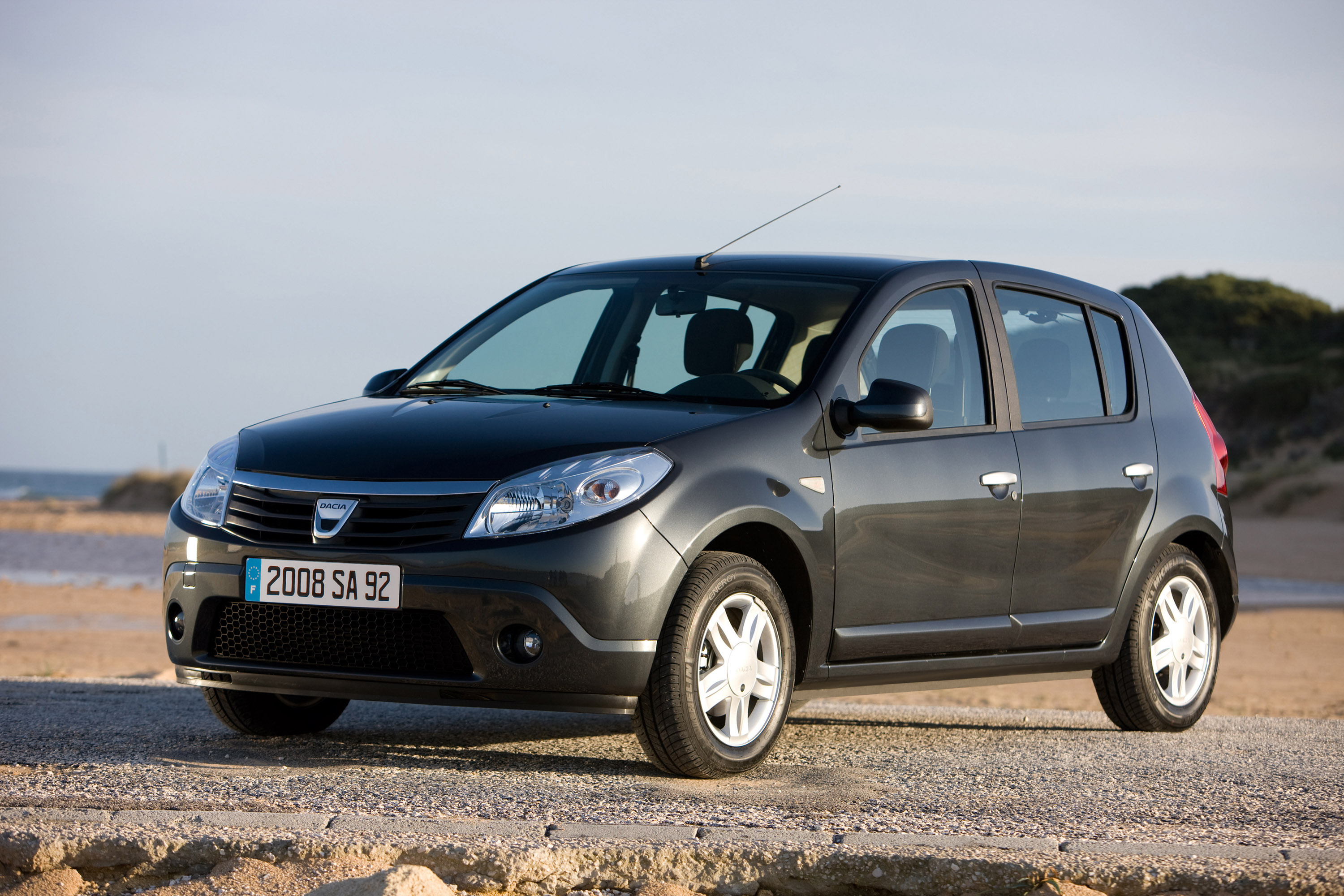 Рено сандеро оцинкованный. Renault Sandero 2009. Сандеро 2008. Рено Сандеро 2008. Дачия Сандеро.