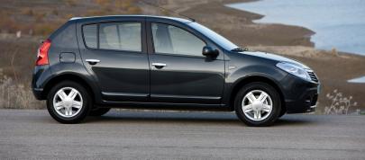 Dacia Sandero (2009) - picture 12 of 18