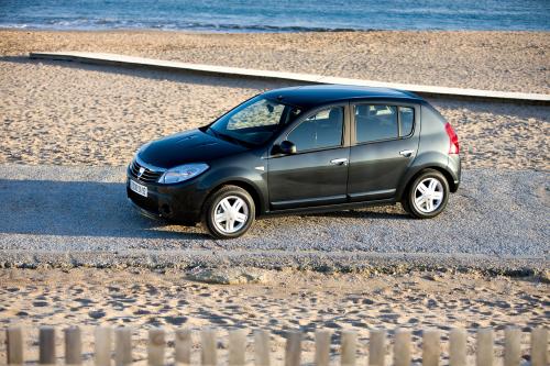 Dacia Sandero (2009) - picture 9 of 18