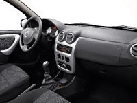 Dacia Sandero (2009) - picture 6 of 18