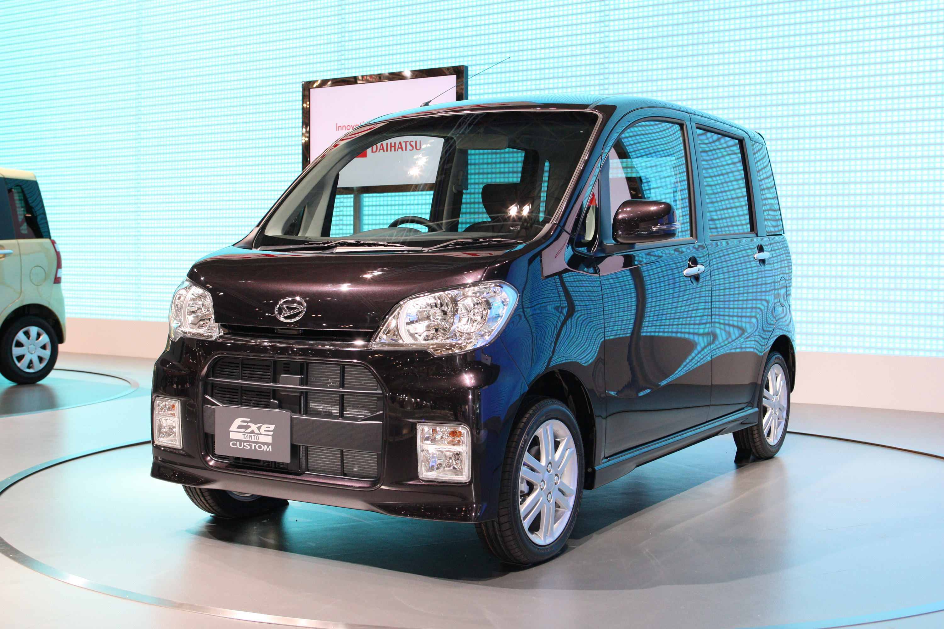 Daihatsu TANTO Exe Tokyo