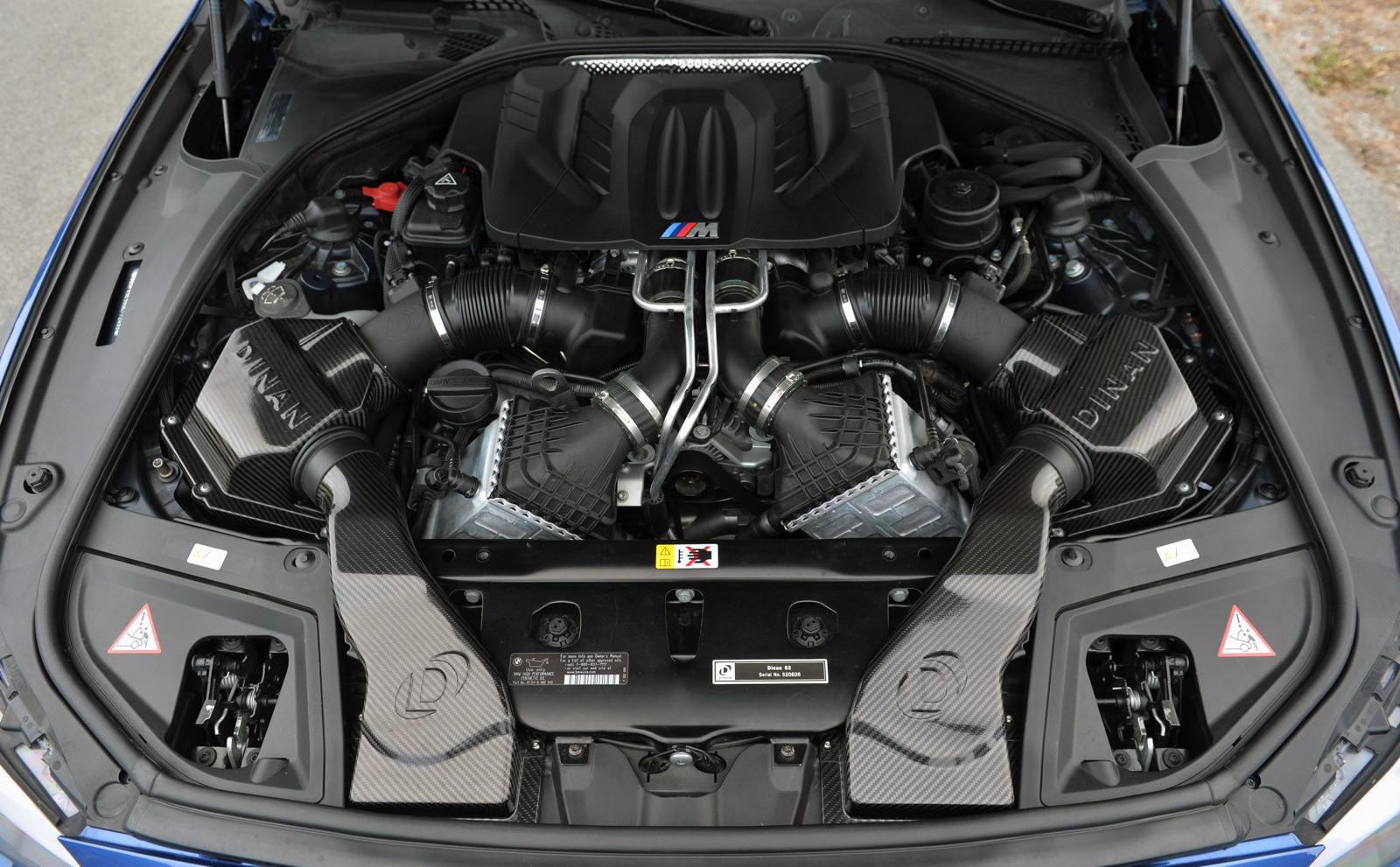 Мотор м 5. БМВ м5 ф10 мотор. BMW m5 f10 мотор. BMW m5 f10 engine. BMW f10 4.4.