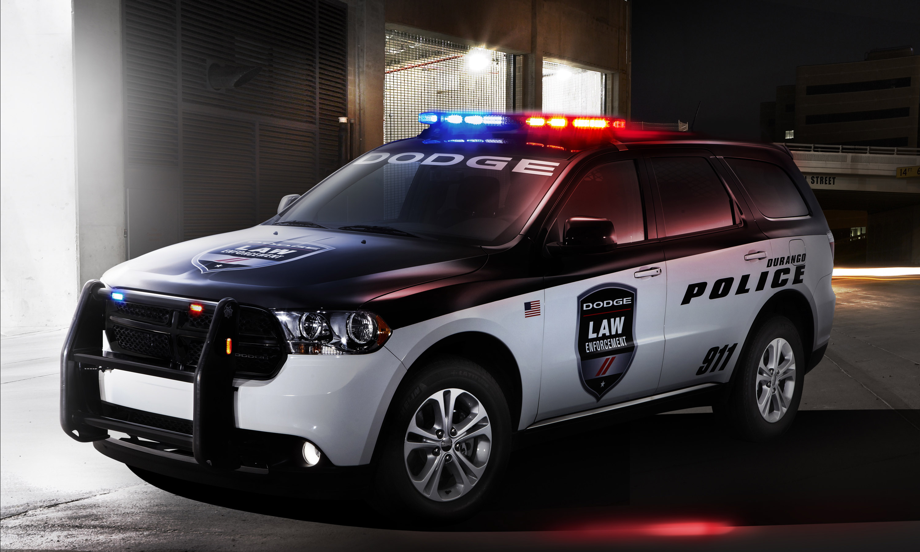 Марки полицейских машин. Dodge Durango Police. Dodge Charger 2013 Police. Dodge Durango Police Interceptor. Полицией Додж Дюранго.