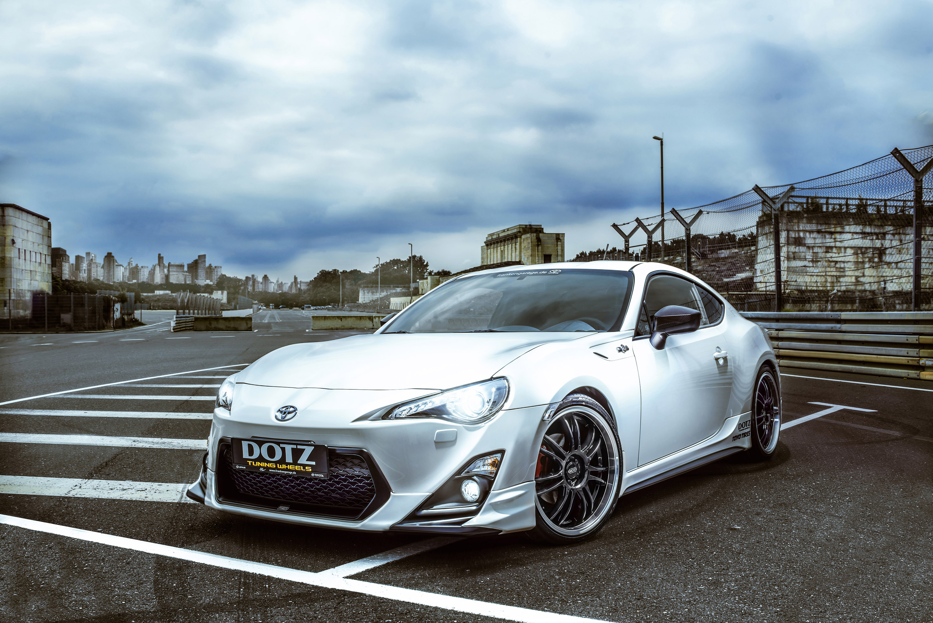 Dotz Shift Toyota GT8