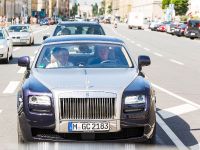 Ernie Els and Rolls-Royce Ghost (2013) - picture 2 of 3