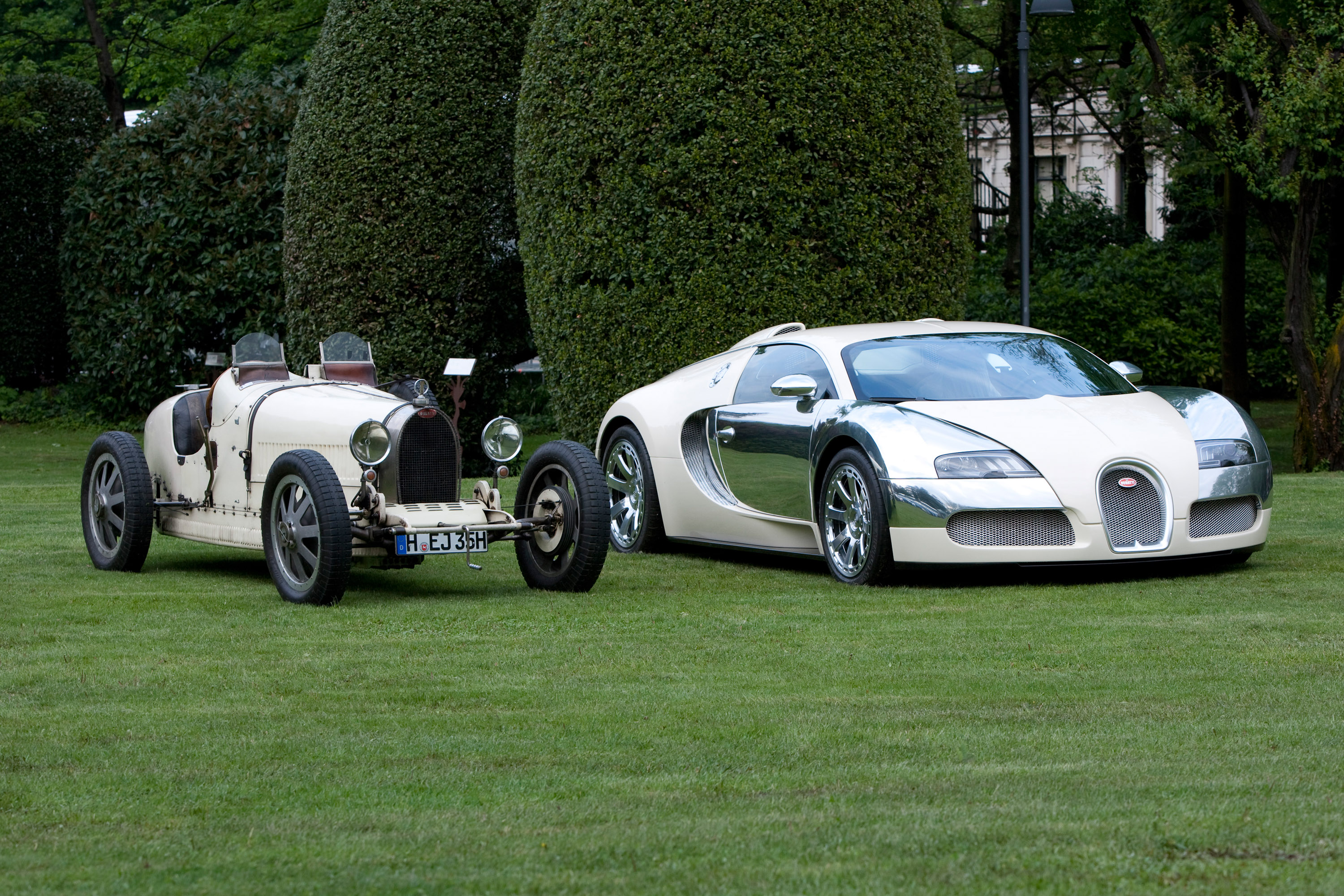 Bugatti Veyrons and Type 35 Grand Prix