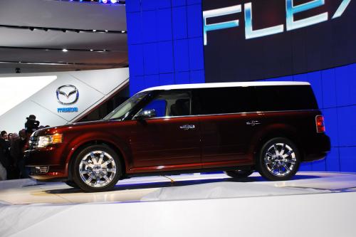 Ford Flex (2009) - picture 1 of 10