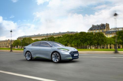 Renault Fluence Z.E. Concept (2009) - picture 1 of 2