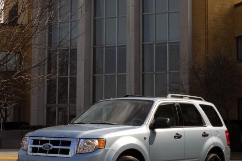 Ford Escape Hybrid (2008) - picture 1 of 4