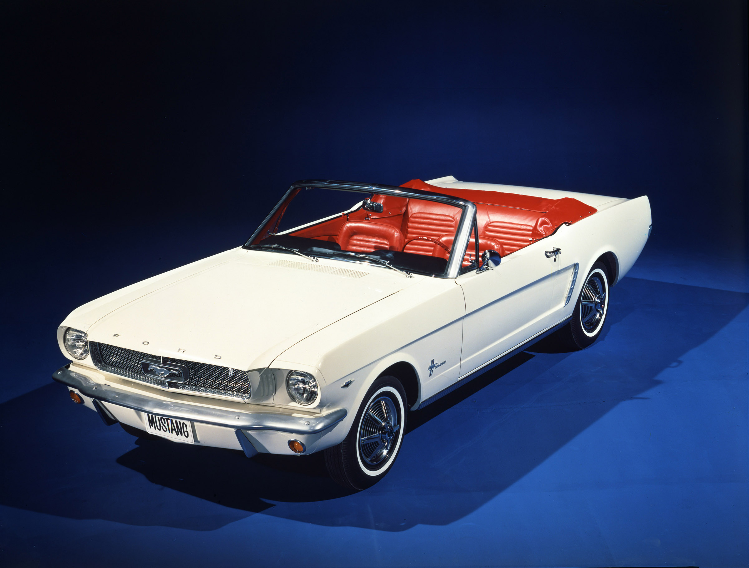 Ford Mustang Convertible  1/2