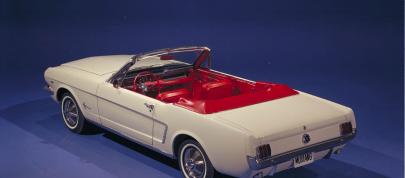 Ford Mustang Convertible  1/2 (1964) - picture 4 of 5