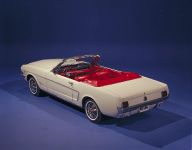 Ford Mustang Convertible  1/2 (1964) - picture 2 of 5
