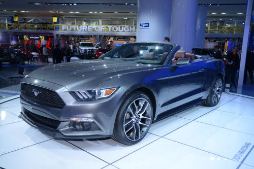 Ford Mustang Convertible Detroit (2014) - picture 1 of 6