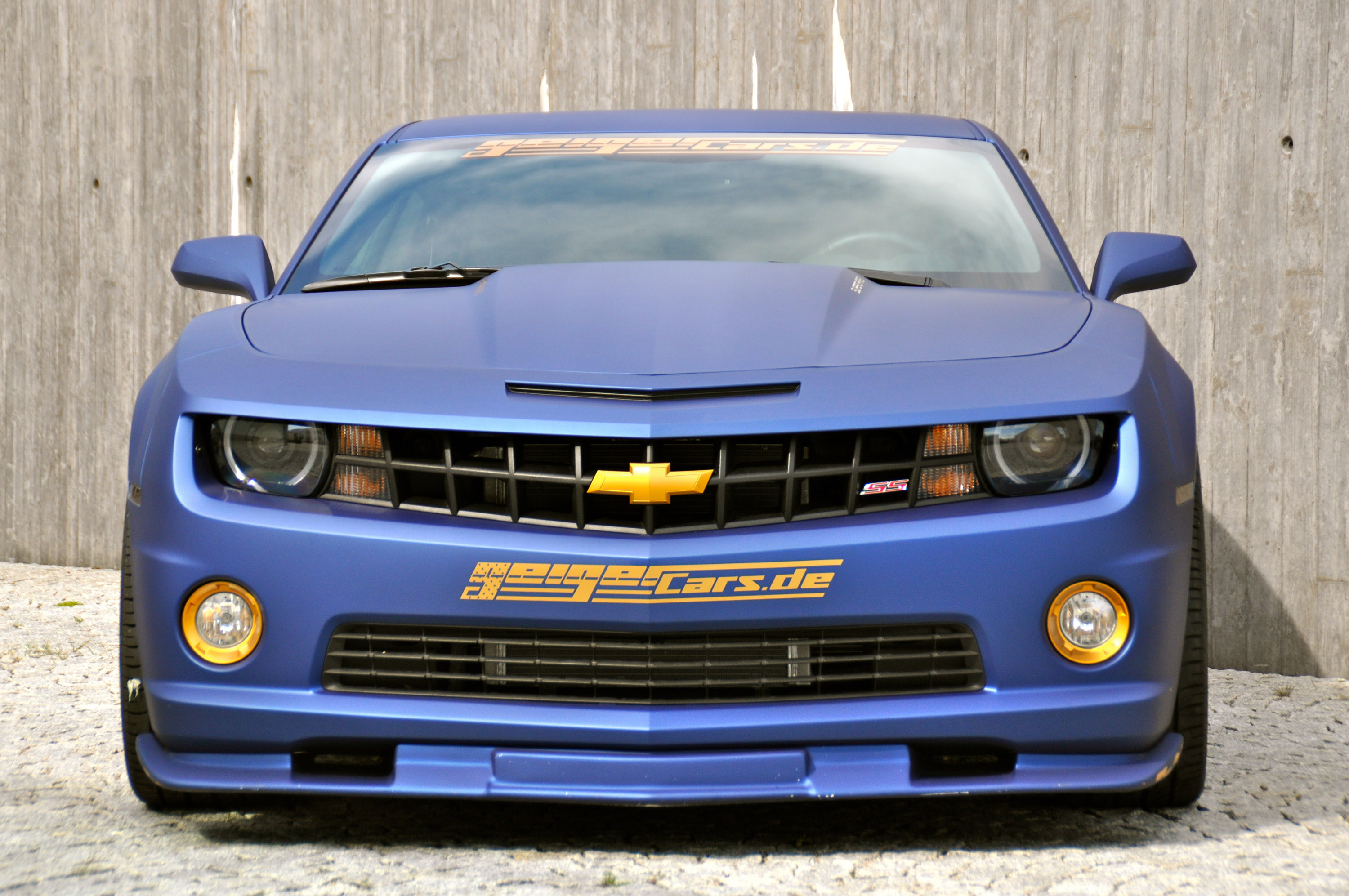 Geigercars Chevrolet Camaro 2SS gold blue