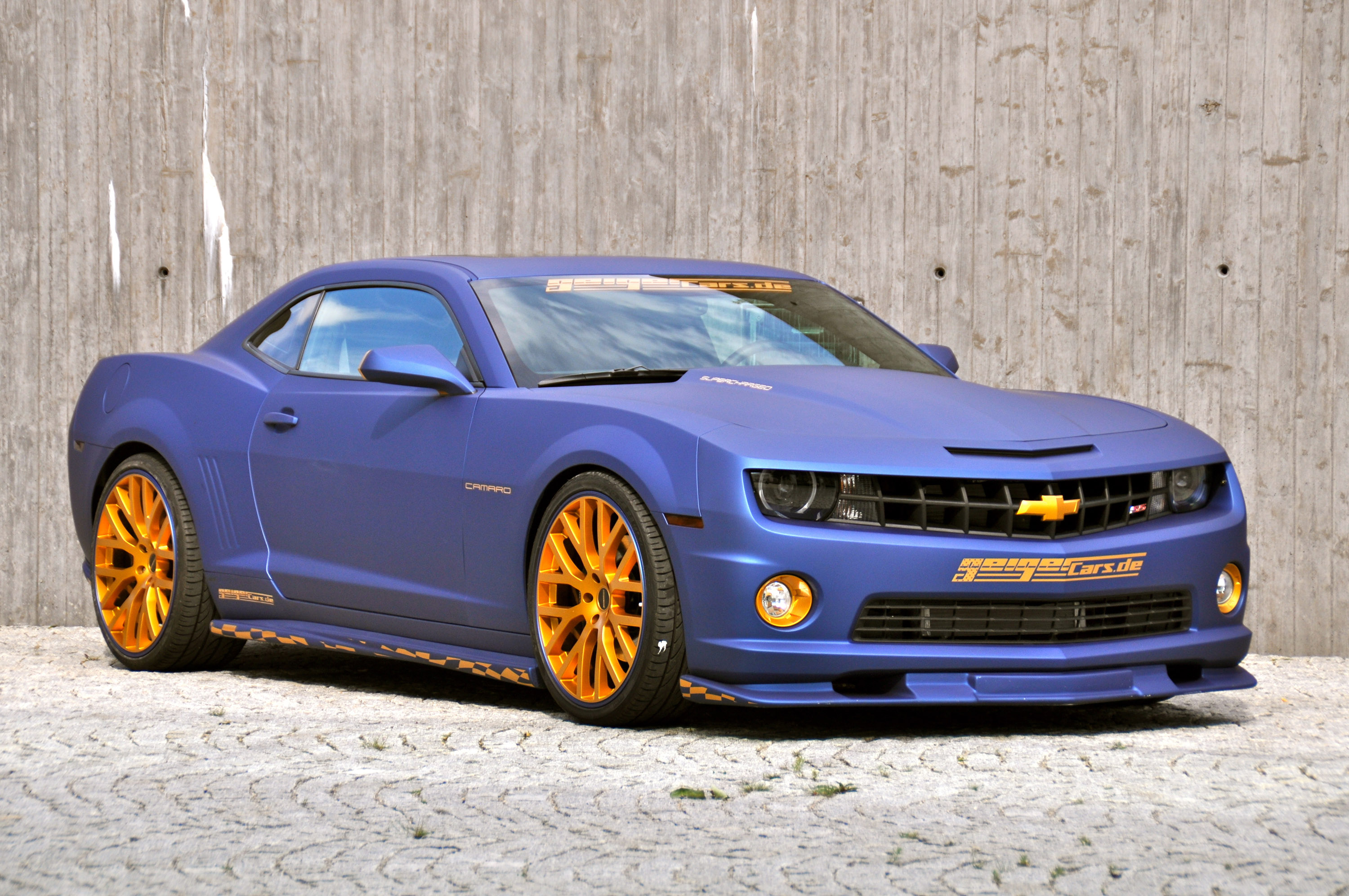 Geigercars Chevrolet Camaro 2SS gold blue