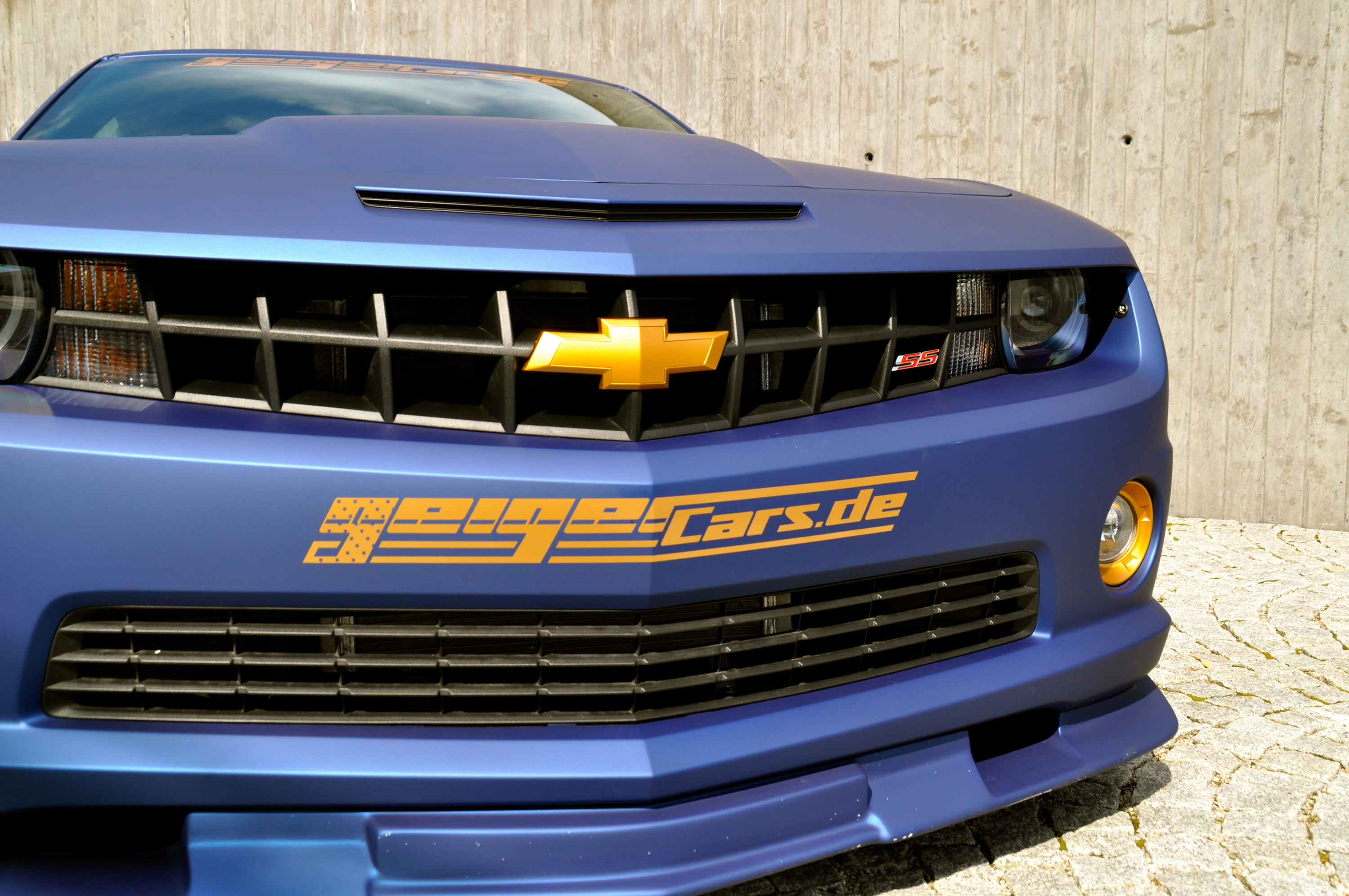 Geigercars Chevrolet Camaro 2SS gold blue