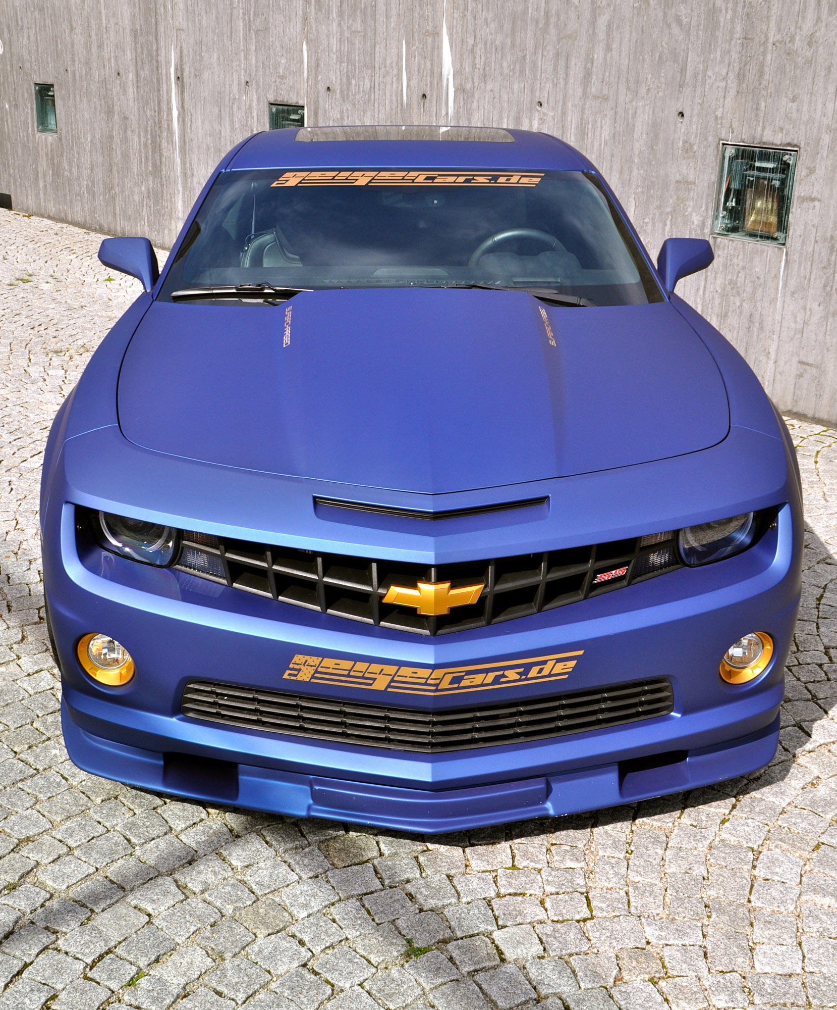 Geigercars Chevrolet Camaro 2SS gold blue