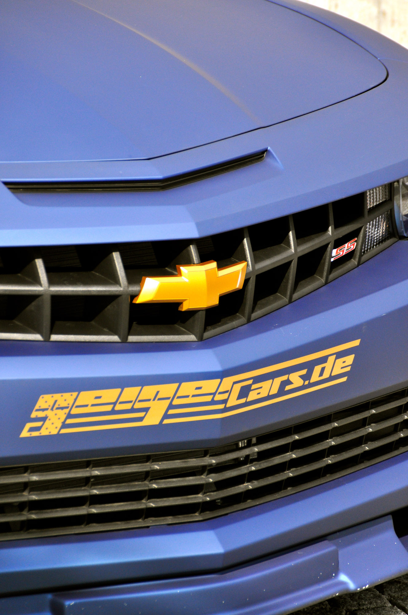 Geigercars Chevrolet Camaro 2SS gold blue