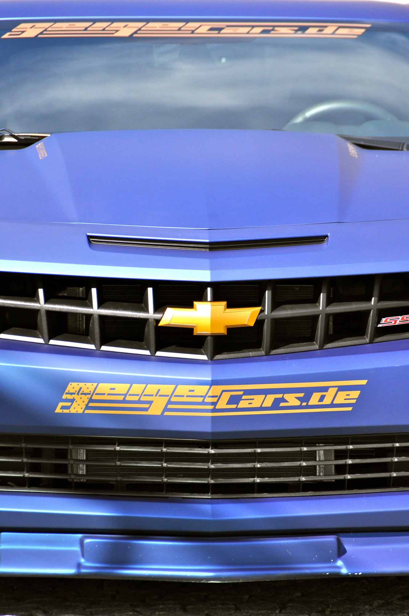 Geigercars Chevrolet Camaro 2SS gold blue