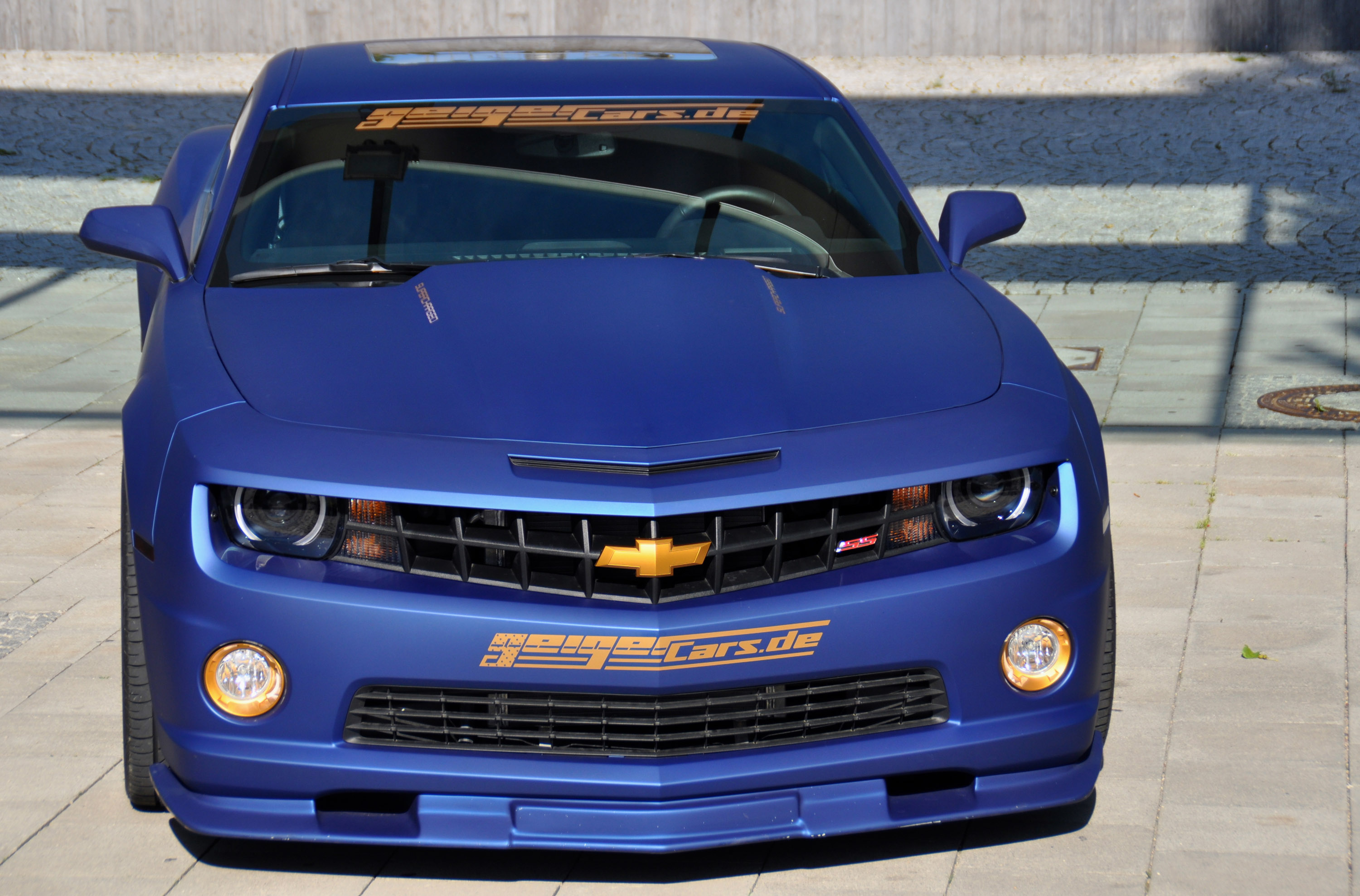 Geigercars Chevrolet Camaro 2SS gold blue