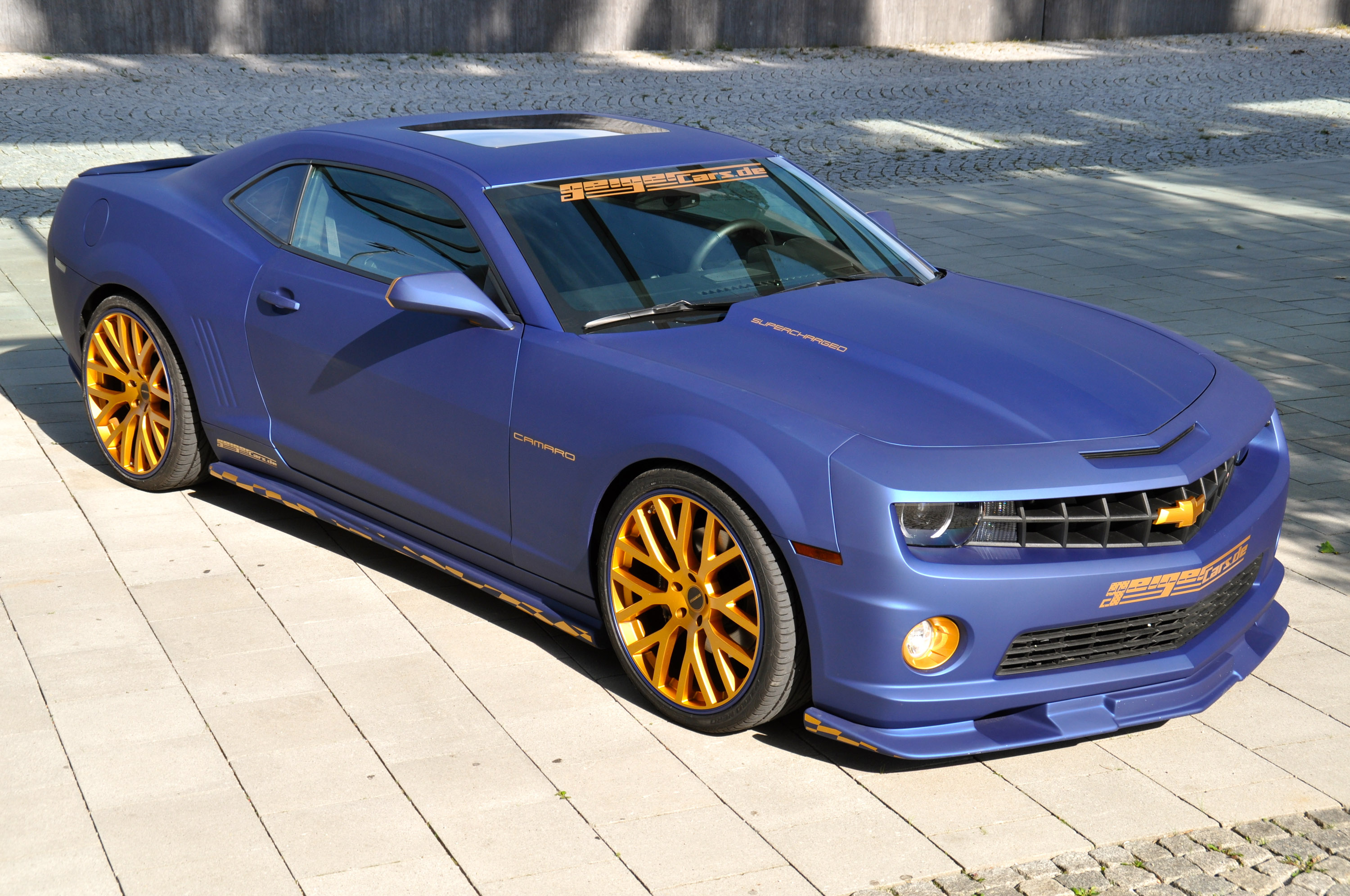 Geigercars Chevrolet Camaro 2SS gold blue