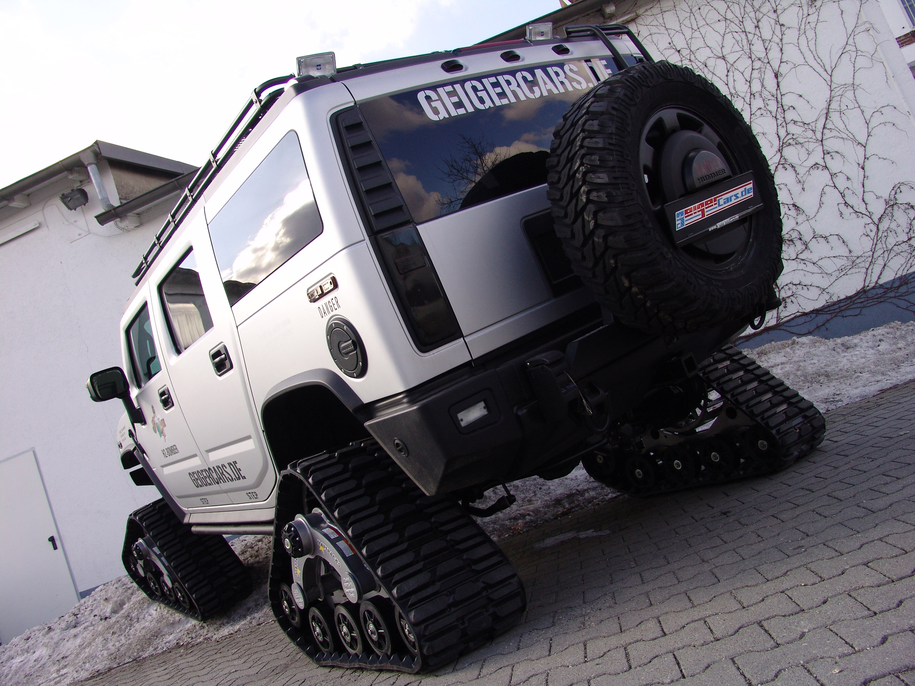 GeigerCars Hummer H2 Bomber