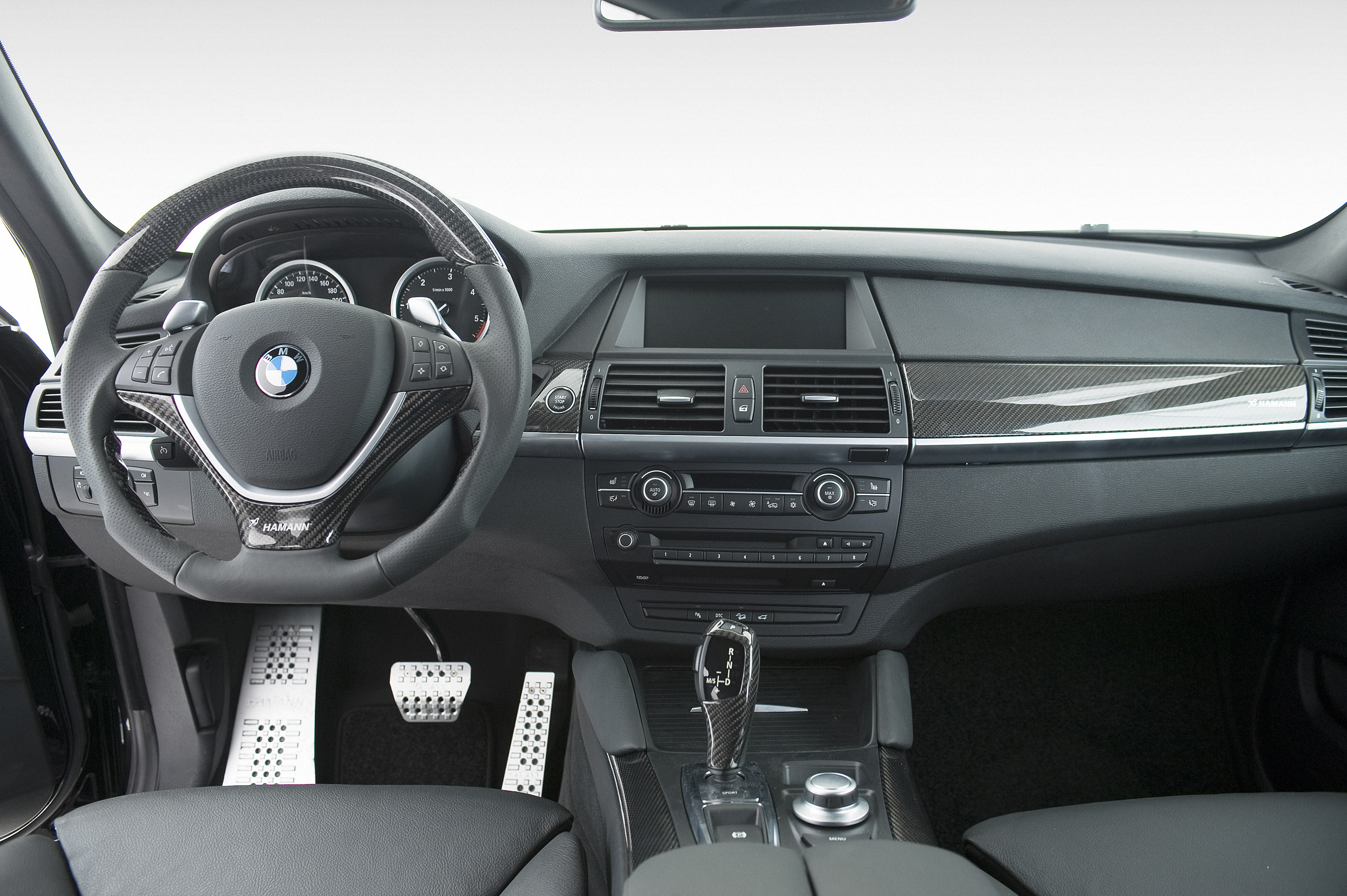 Торпедо бмв. BMW x6 2009 салон. BMW x6 e71 салон. BMW x6 2009 комплектации. БМВ х6 2012 салон.