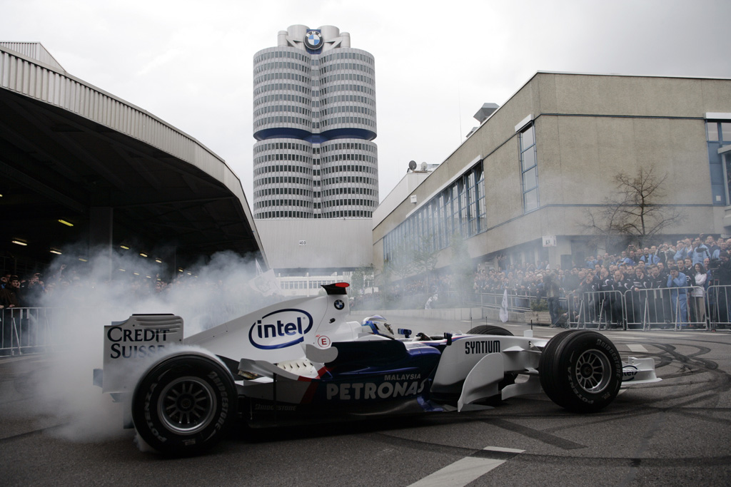 Heidfeld Brings F1 To BMW Plant