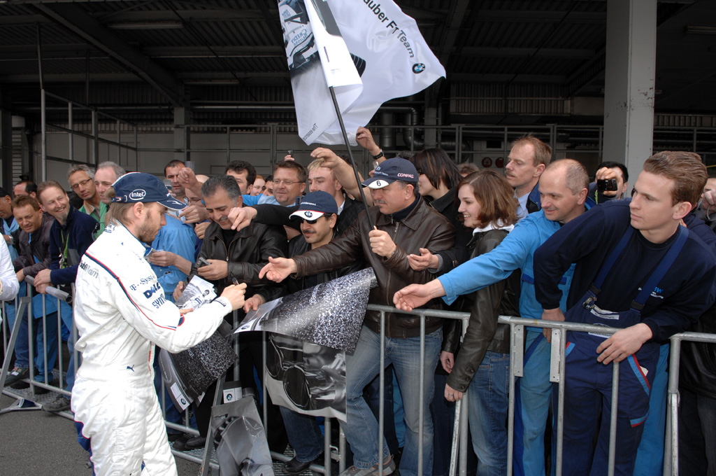 Heidfeld Brings F1 To BMW Plant