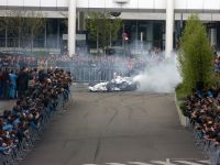 Heidfeld Brings F1 To BMW Plant (2008) - picture 3 of 4