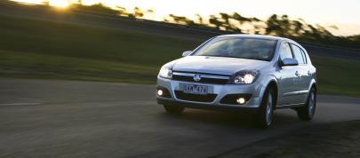 Holden Astra CDTi Diesel (2009) - picture 7 of 18