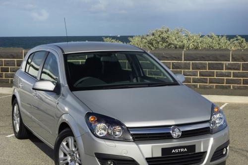 Holden Astra CDTi Diesel (2009) - picture 8 of 18