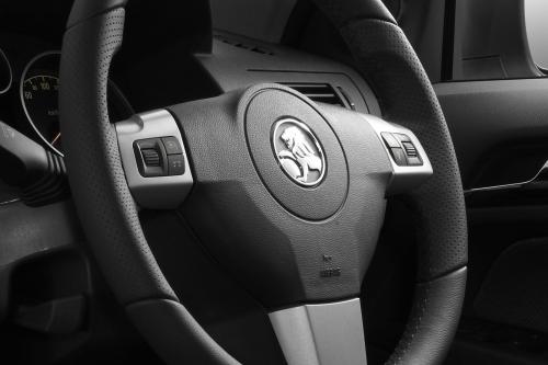 Holden Astra CDTi Diesel (2009) - picture 16 of 18
