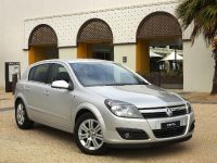 Holden Astra (2009) - picture 3 of 18