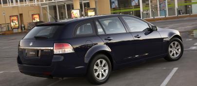 Holden VE Omega Sportwagon (2008) - picture 7 of 10