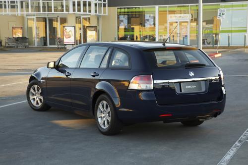 Holden VE Omega Sportwagon (2008) - picture 8 of 10