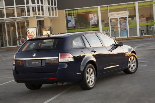 Holden VE Omega Sportwagon (2008) - picture 9 of 10