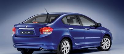Honda City (2009) - picture 4 of 19